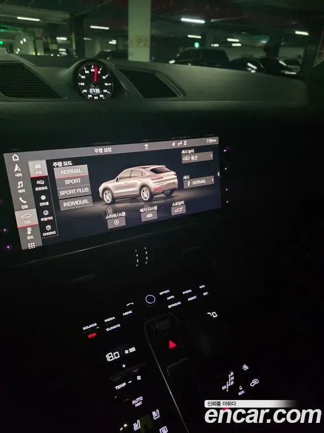 Porsche Cayenne 2021 — Photo 8/11