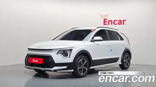 Kia Niro 2022 — Фото 1/20
