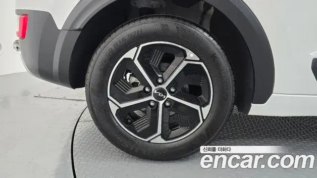 Kia Niro 2022 — Фото 5/20