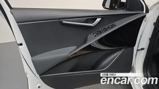 Kia Niro 2022 — Şəkil 27/33