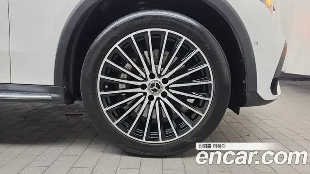Mercedes-Benz GLC-Class 2023 — Photo 25/32
