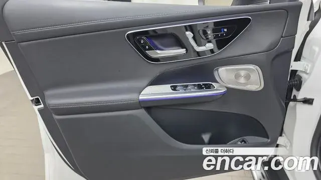Mercedes-Benz GLC-Class 2023 — Photo 2/32