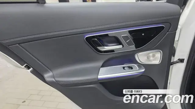 Mercedes-Benz GLC-Class 2023 — Photo 27/32
