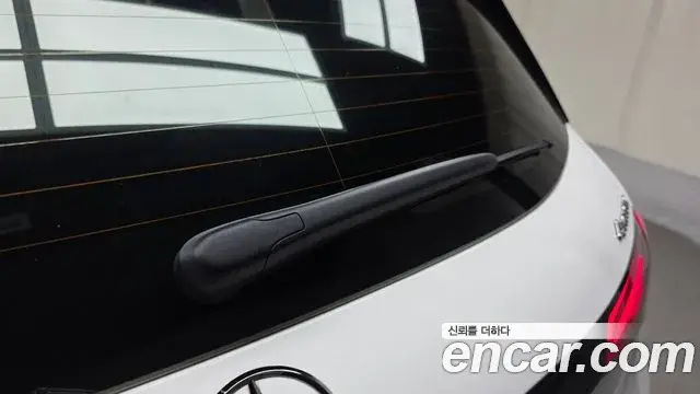 Mercedes-Benz GLC-Class 2023 — Photo 21/32