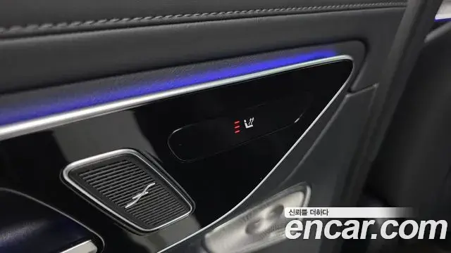 Mercedes-Benz GLC-Class 2023 — Photo 16/32