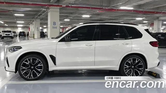 BMW X5 2023 — Фото 1/8