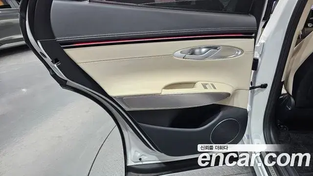 Genesis GV70 2026 — ფოტო 15/31