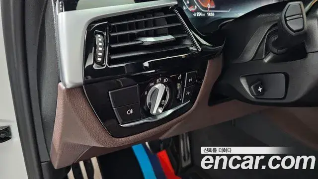 BMW 5 Series 2023 — Фото 16/20