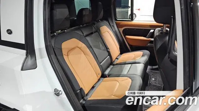 Land Rover Defender 2024 — Фото 11/20