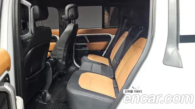 Land Rover Defender 2024 — Фото 12/20