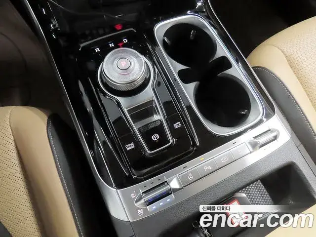 Kia Carnival 2021 — Photo 8/20