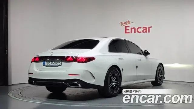 Mercedes-Benz E-Class 2026 — Photo 2/20