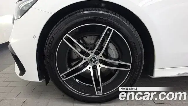 Mercedes-Benz E-Class 2026 — Photo 5/20