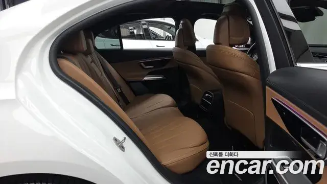 Mercedes-Benz E-Class 2026 — Photo 12/20