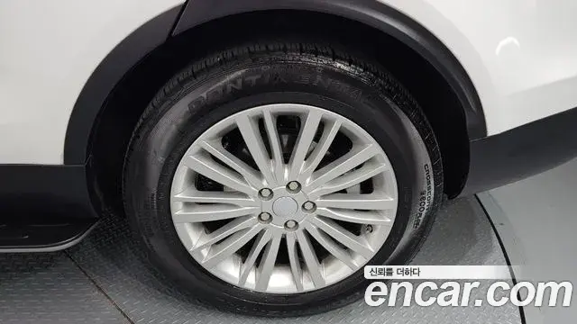 Land Rover Discovery 5 2018 — Şəkil 22/36