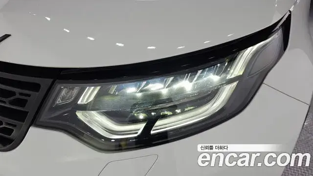 Land Rover Discovery 5 2018 — Şəkil 26/36