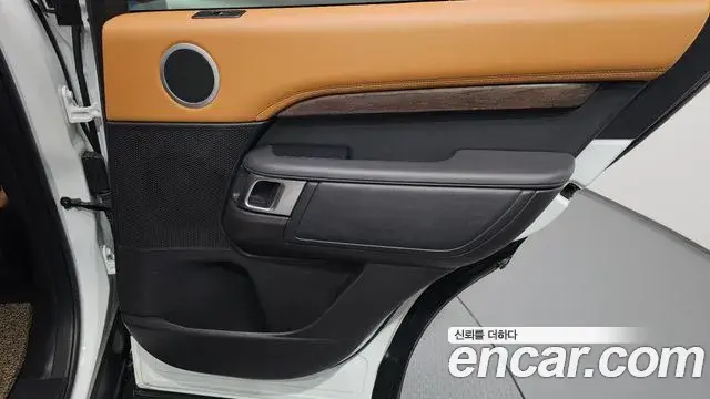 Land Rover Discovery 5 2018 — Şəkil 5/36