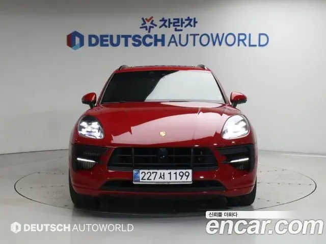 Porsche Macan 2021 — Фото 3/20