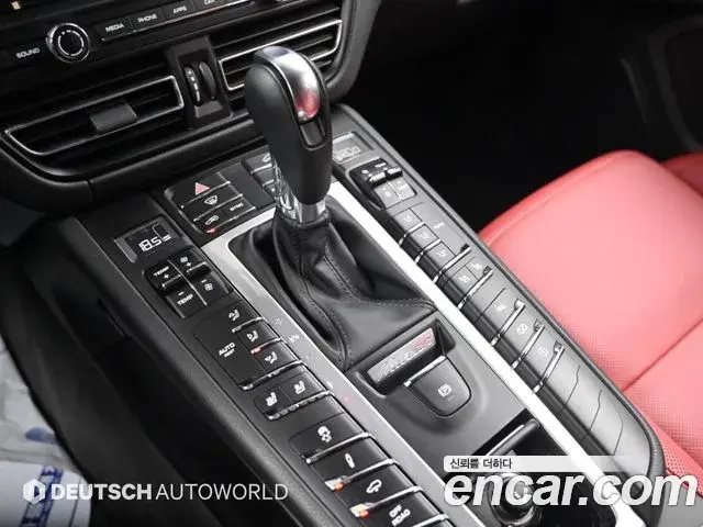 Porsche Macan 2021 — Фото 8/20