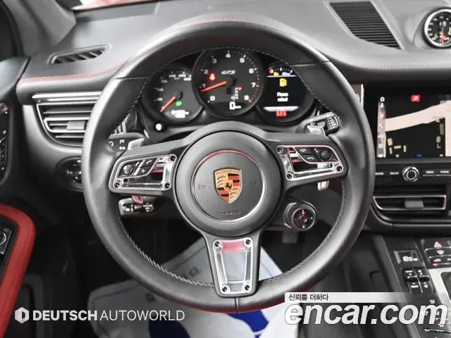 Porsche Macan 2021 — Фото 13/20