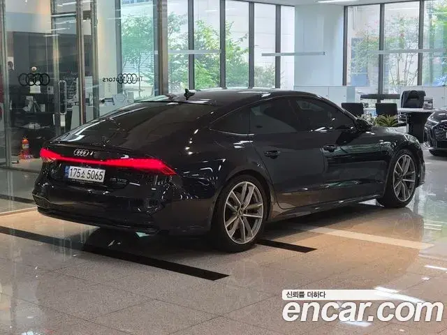 Audi A7 2022 — Фото 1/20