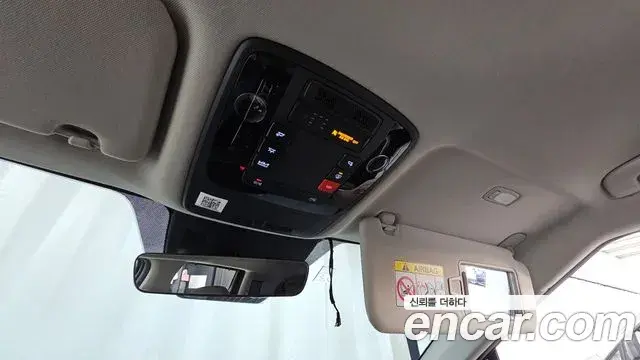 Kia Carnival 2024 — Фото 17/20