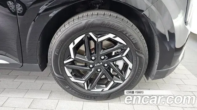 Kia Carnival 2024 — ფოტო 26/36