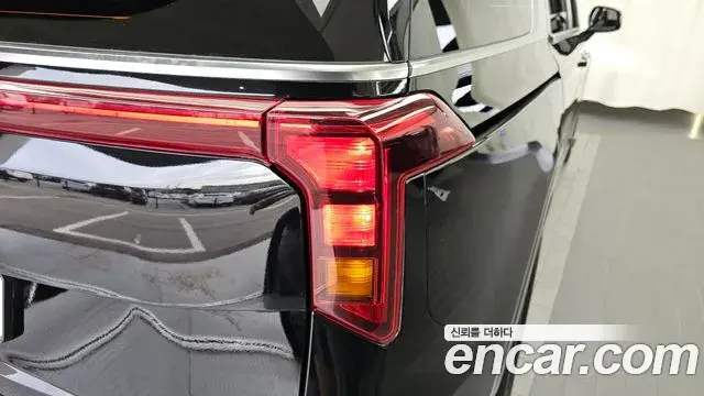 Kia Carnival 2024 — ფოტო 25/36