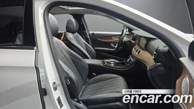 Mercedes-Benz E-Class 2020 — Фото 11/20