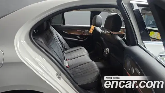 Mercedes-Benz E-Class 2020 — Фото 12/20