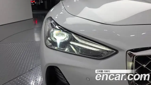 Genesis G70 2019 — Photo 13/37