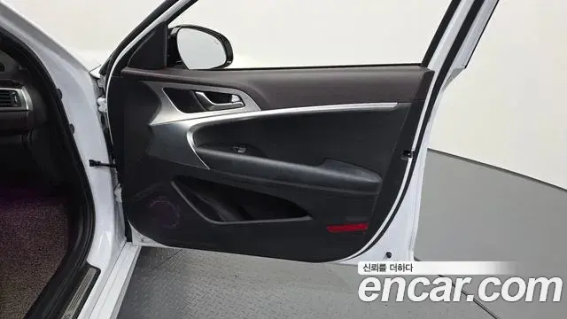 Genesis G70 2019 — Photo 30/37