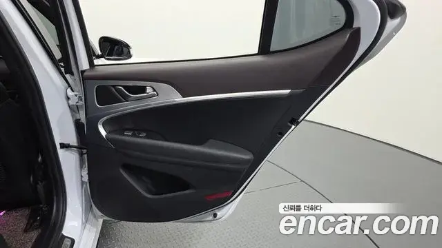 Genesis G70 2019 — Photo 19/37