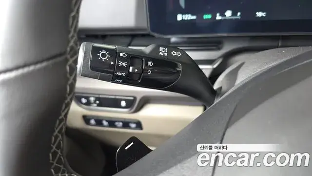 Kia Carnival 2025 — Şəkil 25/30