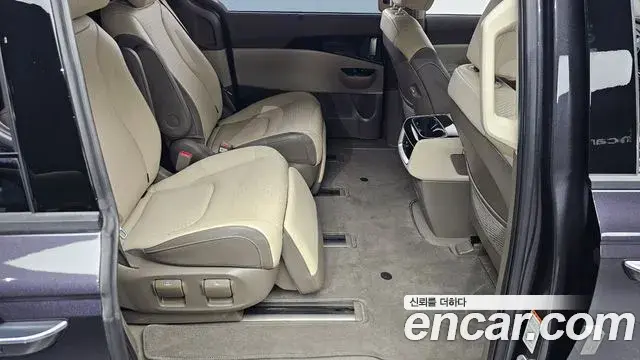 Kia Carnival 2023 — Şəkil 12/20