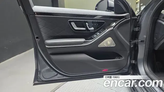 Mercedes-Benz S-Class 2021 — Photo 10/34