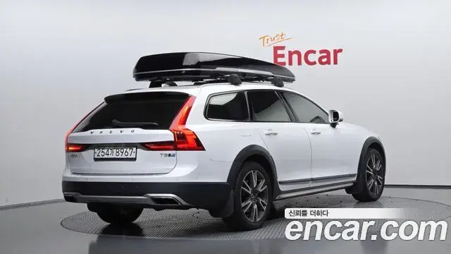 Volvo V90 Cross Country 2020 — ფოტო 13/38