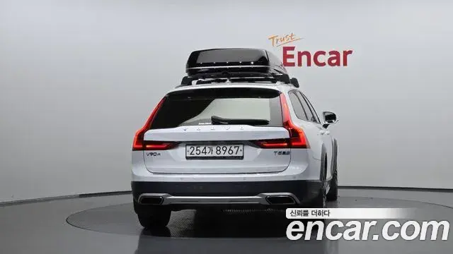 Volvo V90 Cross Country 2020 — ფოტო 33/38