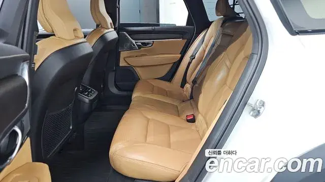 Volvo V90 Cross Country 2020 — ფოტო 16/38