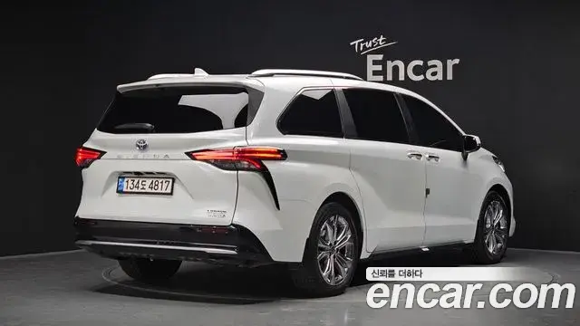 Toyota Sienna 2022 — Şəkil 35/41