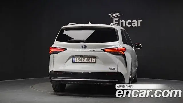 Toyota Sienna 2022 — Şəkil 36/41