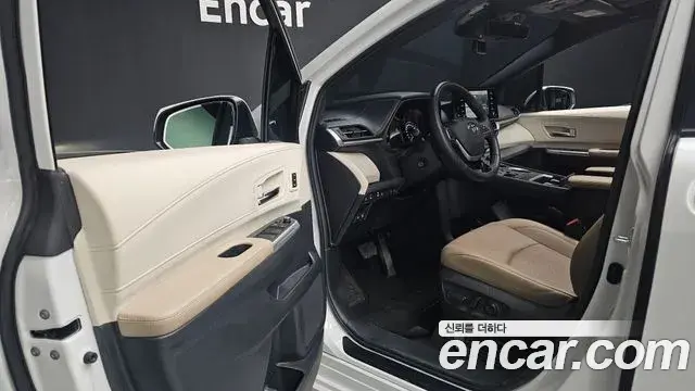 Toyota Sienna 2022 — Şəkil 33/41