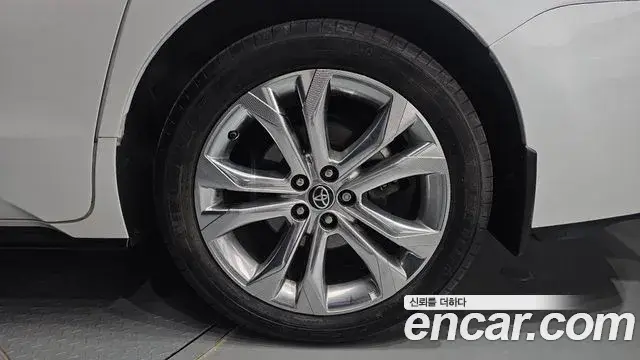 Toyota Sienna 2022 — Şəkil 31/41