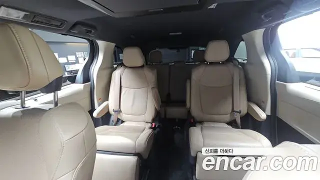 Toyota Sienna 2022 — Şəkil 32/41