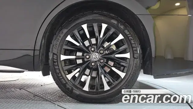 Toyota Alphard 2025 — Şəkil 19/44