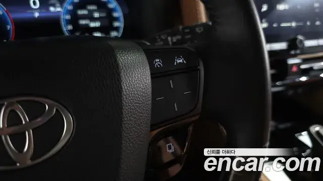 Toyota Alphard 2025 — Şəkil 33/44