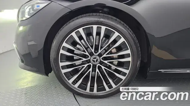 Mercedes-Benz S-Class 2021 — Photo 5/20