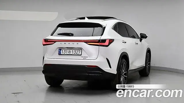 Lexus NX350h 2023 — Photo 1/20
