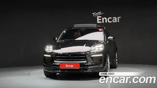 Porsche Macan 2022 — Фото 1/20