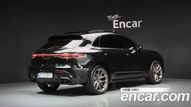 Porsche Macan 2022 — Фото 2/20